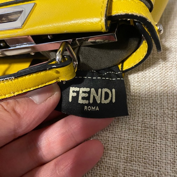 Micro peek a boo - Picture 7 of 13